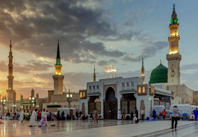 FAIDAH HADITS RIYADLUSH-SHALIHIN (Hadits Ke 10) PERBEDAAN PAHALA ANTARA SHALAT BERJAMAAH DENGAN SHALAT SENDIRIAN